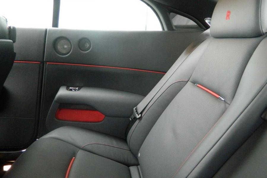  Rolls-Royce Wraith Carbon Fiber 2015 года  (фото 16 из 20)